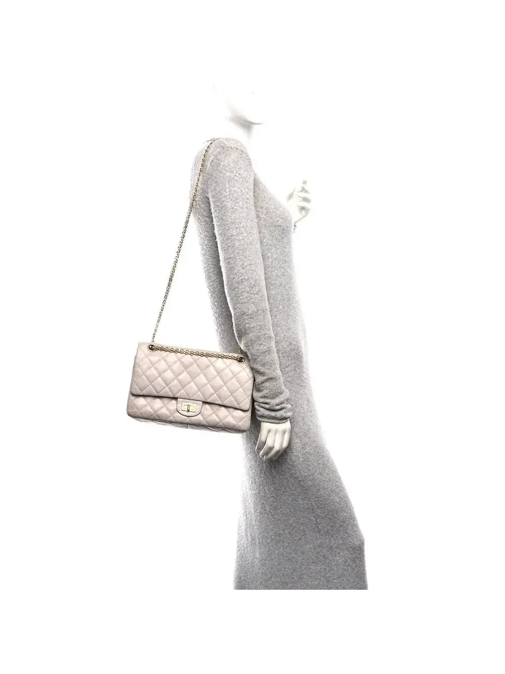 CHANEL indulge timeless